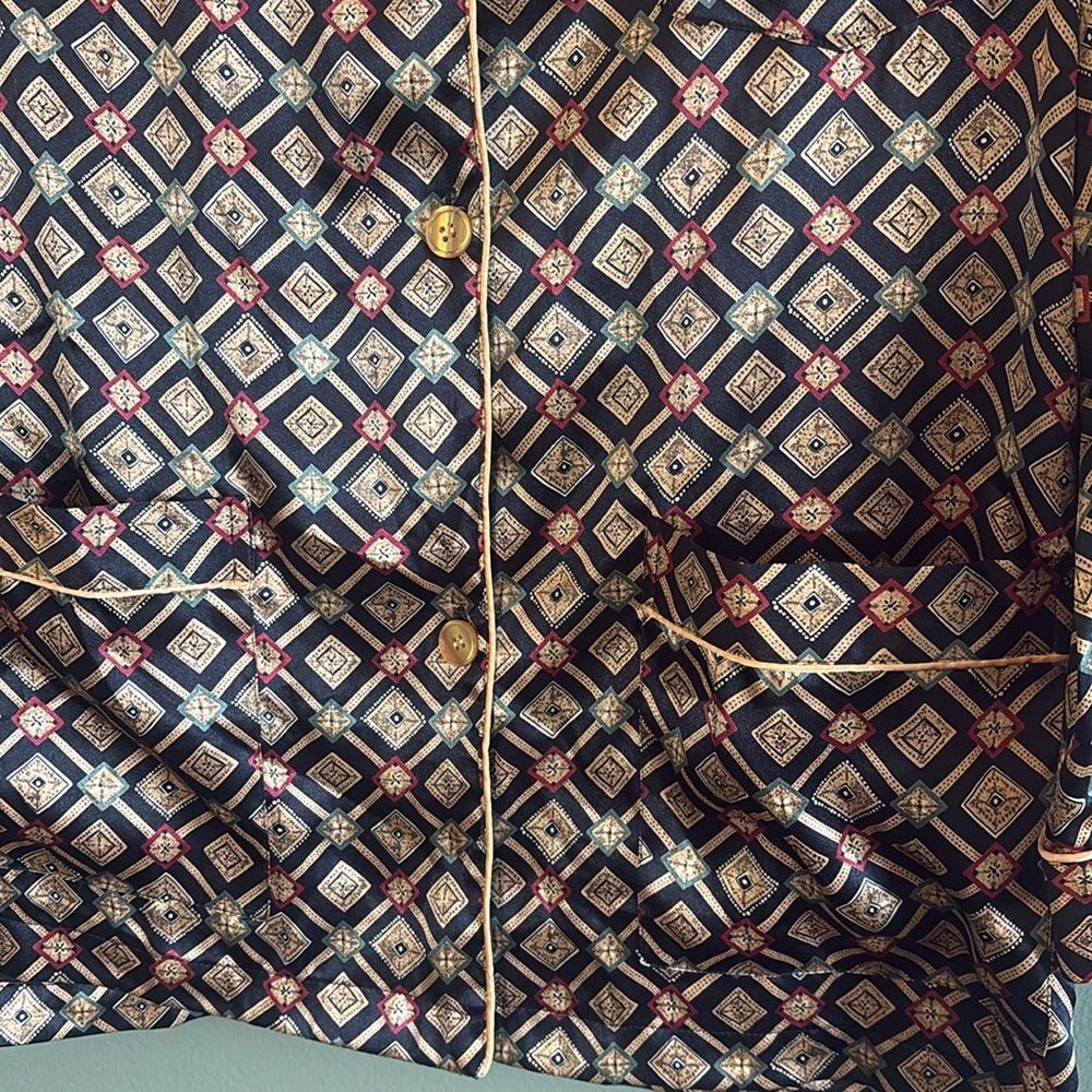 Victoria’s Secret Satin Long Sleeve Button Pajama Set Gold Black Geometric Sz M - Picture 5 of 11